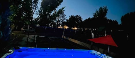 Bain à remous extérieur