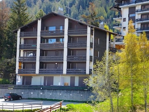 Gebäude, Pflanze, Daytime, Eigentum, Fenster, Baum, Haus, Urban Design, Die Architektur, Nachbarschaft