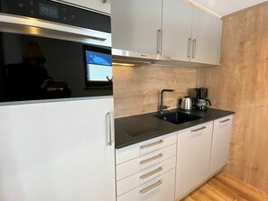 Robinet, Cabinetry, Evier, Comptoir, Évier, Propriété, Appareil De Cuisine, Cuisinière, Cuisine, Luminaire Plomberie