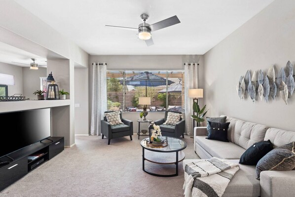 Living Room w/ Smart TV