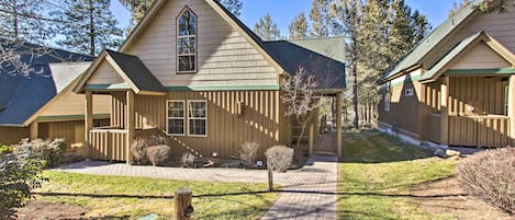 Klamath Falls Vacation Rental | 2BR | 2BA | 1,350 Sq Ft | Stairs Required