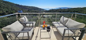 Upper floor balcony with sea-view