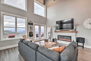 Living Area | Smart TV | Electric Fireplace