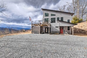 Cabin Exterior | 2 Stories