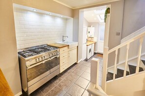 Harbour Mist Cottage, Whitby - Host & Stay