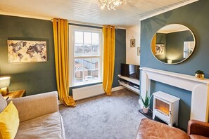 Harbour Mist Cottage, Whitby - Host & Stay