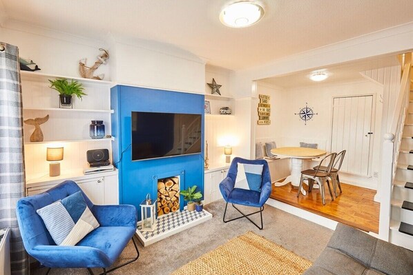 Harbour Mist Cottage, Whitby - Host & Stay