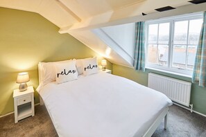Harbour Mist Cottage, Whitby - Host & Stay