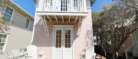 WELCOME TO SEA FOR TWO COTTAGE IN SEASIDE, FL.!