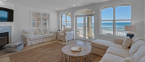 Monterey C301 Main Living Area and Gulf Views