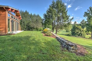 Just minutes from Hendersonville town center