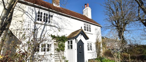 Rose Mullion Cottage - Pett, East Sussex