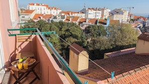 Imagine having an intimate breakfast with your friends over here... #airbnb #airbnblisbon #portugal #pt #lisbon #view #city