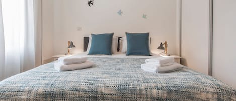 The bed comes with super comfortable bed linen ensuring you sleep peacefully throughout your stay at our apartment. #airbnb #airbnblisbon #portugal #pt #lisbon
 #bedroom #comfort #details