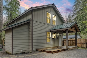 Peaceful solitude in our neighborhood of vacation cabins and mt. residences.