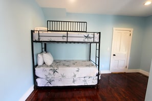 Bunkbed plus trundle pullout bed (King Suite) - 1st Floor