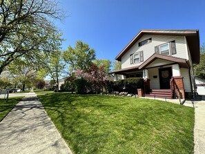 Our home is in a beautiful, well-maintained safe neighborhood with manicured side walks. Easily walk to Lakeside Park in 5-8 minutes
