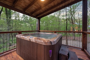 Outdoor spa tub