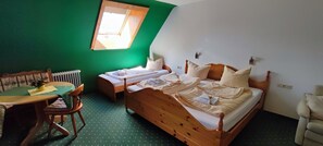 Landgasthaus Backhof-Helmle, (Breitnau), LHS 13562-Familienzimmer