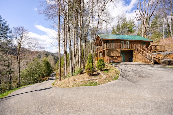 The paved driveway takes you to tranquil privacy and a flat parking area