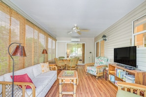 Sunroom | Sleeper Sofa | Dining Area | Board Games