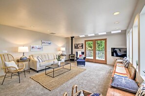 Living Room | Wood-Burning Stove | Smart TVs | Free WiFi