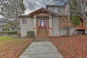 Exterior Space | 2-Story Townhome