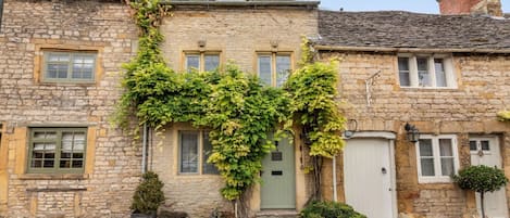 Bag End and Peppercorn Cottage - StayCotswold