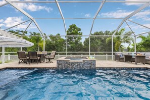 Heated saltwater pool & spa