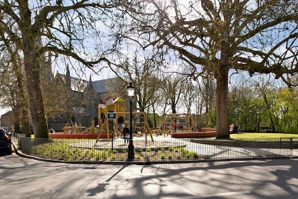 Near the beautiful Astridpark