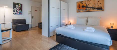 Bedroom with a comfortable bed  and a natural light source #airbnb #lisbon #pt #portugal #studio