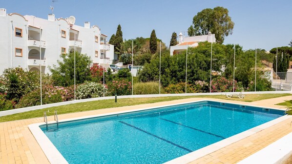 Exterior pool #algarve #sunny #airbnb #portugal