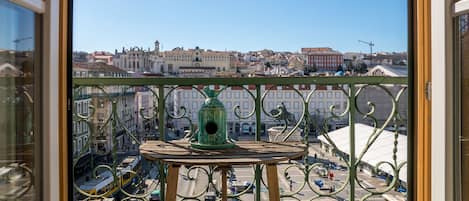 Beautiful view of a Lisbon's plaza surrounded by a various of portugueses architecture #airbnb #lisbon #pt #portugal #view #plaza
