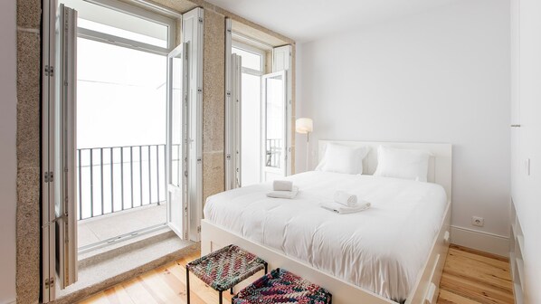 Clean and bright bedroom area. #downtown #porto #airbnb