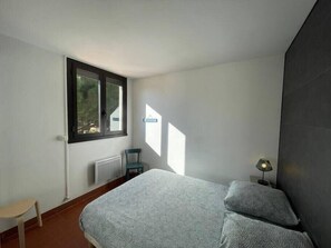 Chambre parentale (lit 140cm) 