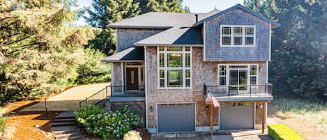 Dune Crest Beach House radiates charm & comfort! Lifetime memories made here!