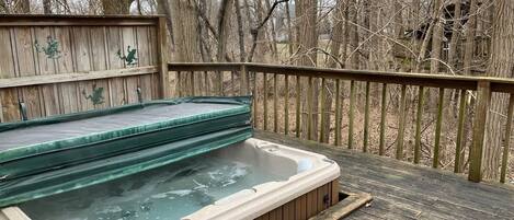Awesome Hot Tub in a very private setting!
