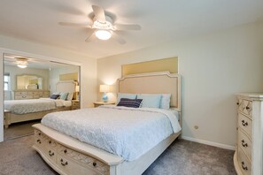 Extremely comfortable King Bed. 