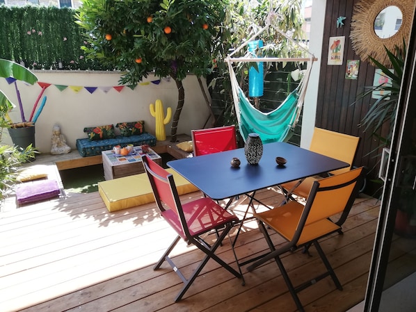 Outdoor dining