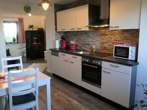 Ferienwohnung "Sunnenviul", 50 qm, 1 Schlafzimmer, max. 3-4 Personen-Küche