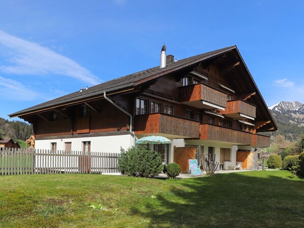 Plante, Ciel, Bâtiment, Propriété, Fenêtre, Nuage, Arbre, Maison, Lot Terre, Chalet