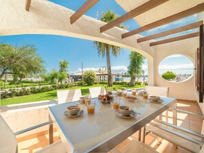 Table, Sky, Property, Furniture, Tableware, Plant, Chair, Building, Flowerpot, Shade