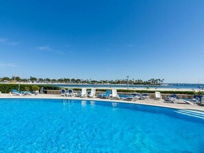 L'Eau, Ciel, Piscine, Plante, Bleu, Mobilier De Jardin, Station Balnéaire, Loisir, Aqua, Arbre