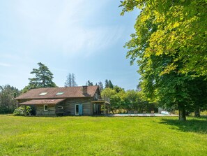 Sky, Plant, Cloud, Building, Natural Landscape, Tree, House, Grass, Land Lot, Window