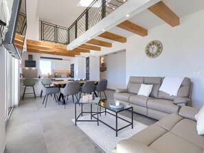 Tabelle, Couch, Möbel, Bilderrahmen, Interior Design, Die Architektur, Stuhl, Wohnzimmer, Fussboden, Wand