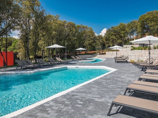 Water, Sky, Plant, Swimming Pool, Azure, Outdoor Furniture, Tree, Sunlounger, Shade, Leisure