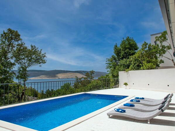 Water, Sky, Building, Property, Cloud, Plant, Swimming Pool, Blue, Azure, Shade