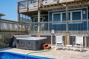 DE25N: Tequila Sunrise | Hot Tub & Pool Area