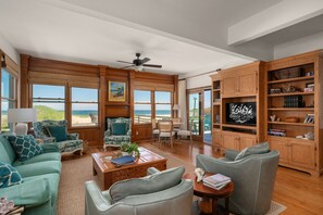 NH340: Gillam Hall | BL Living Area