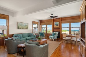 NH340: Gillam Hall | BL Living Area